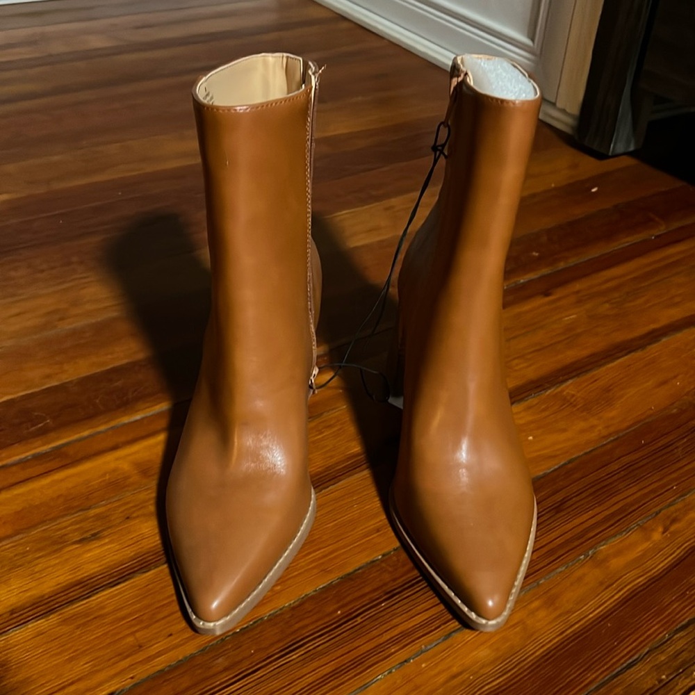 Express heeled boot